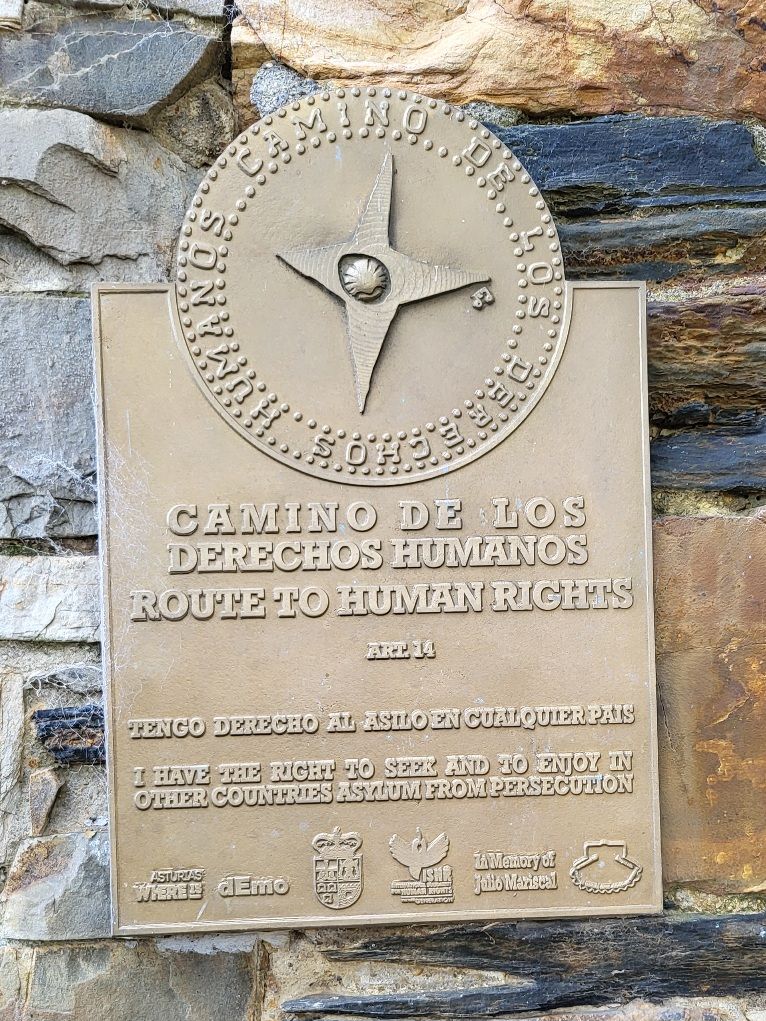 Plaque proclaiming human rights.